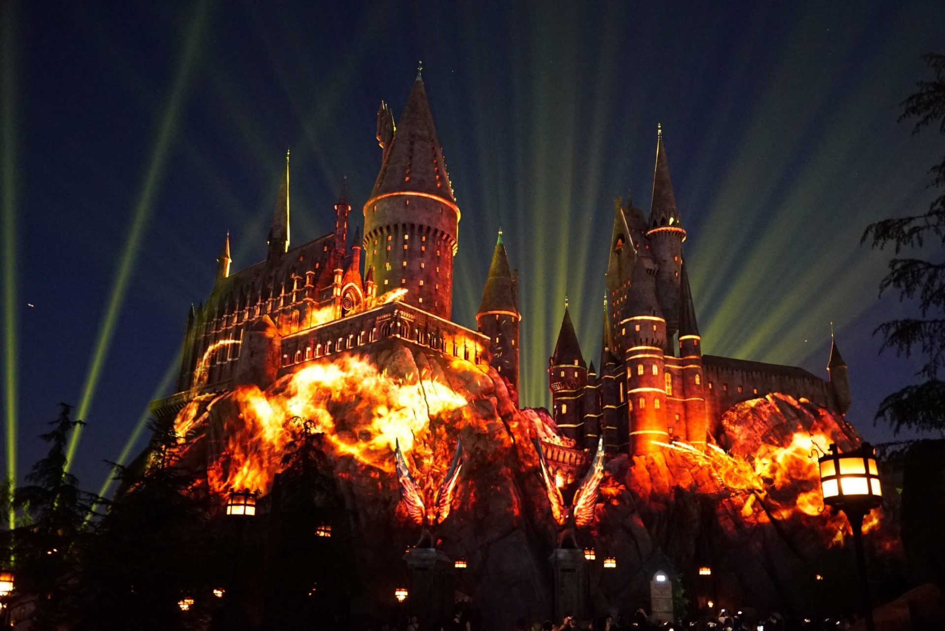 REVIEW The Nighttime Lights at Hogwarts Castle Inside Universal