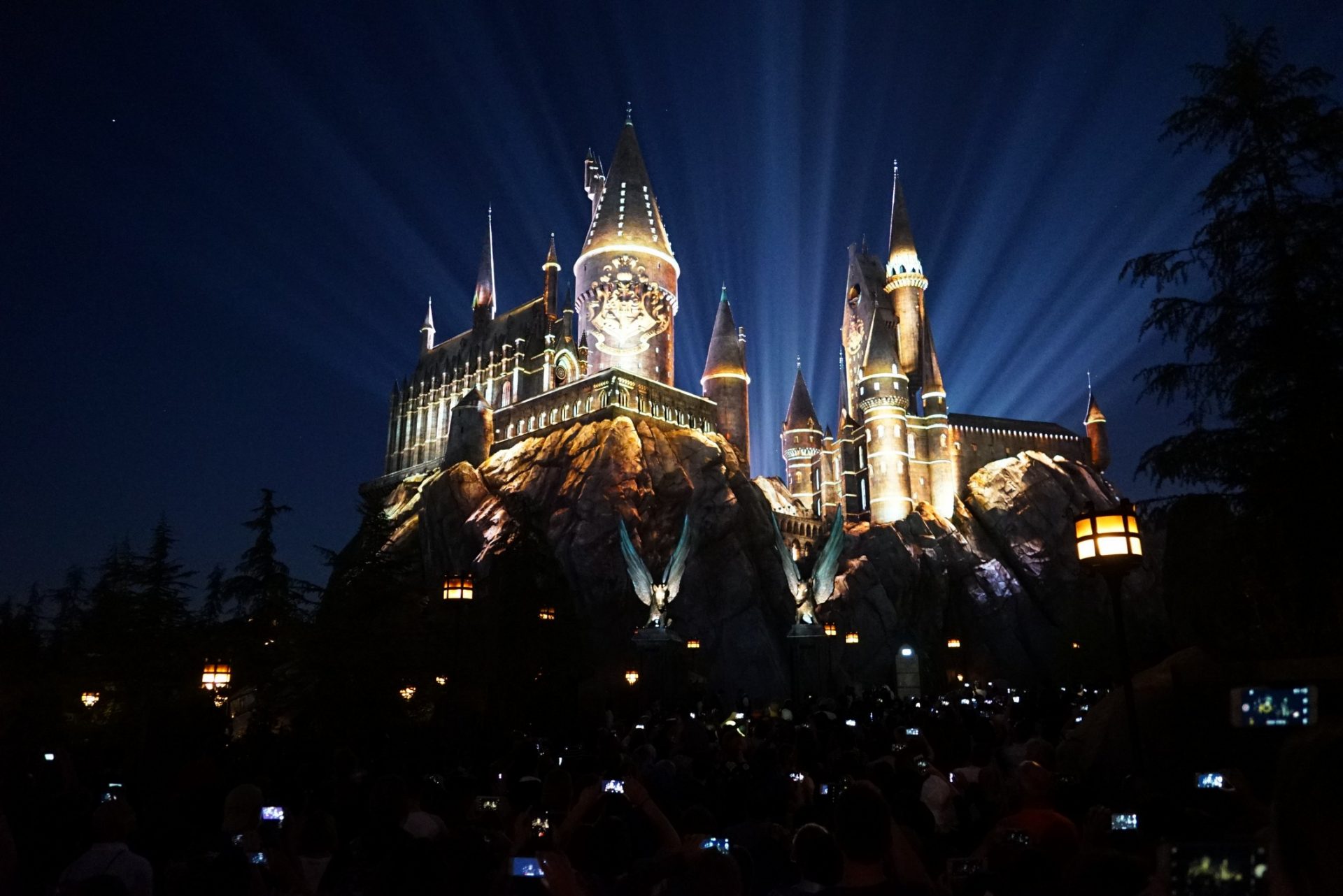 REVIEW The Nighttime Lights at Hogwarts Castle Inside Universal