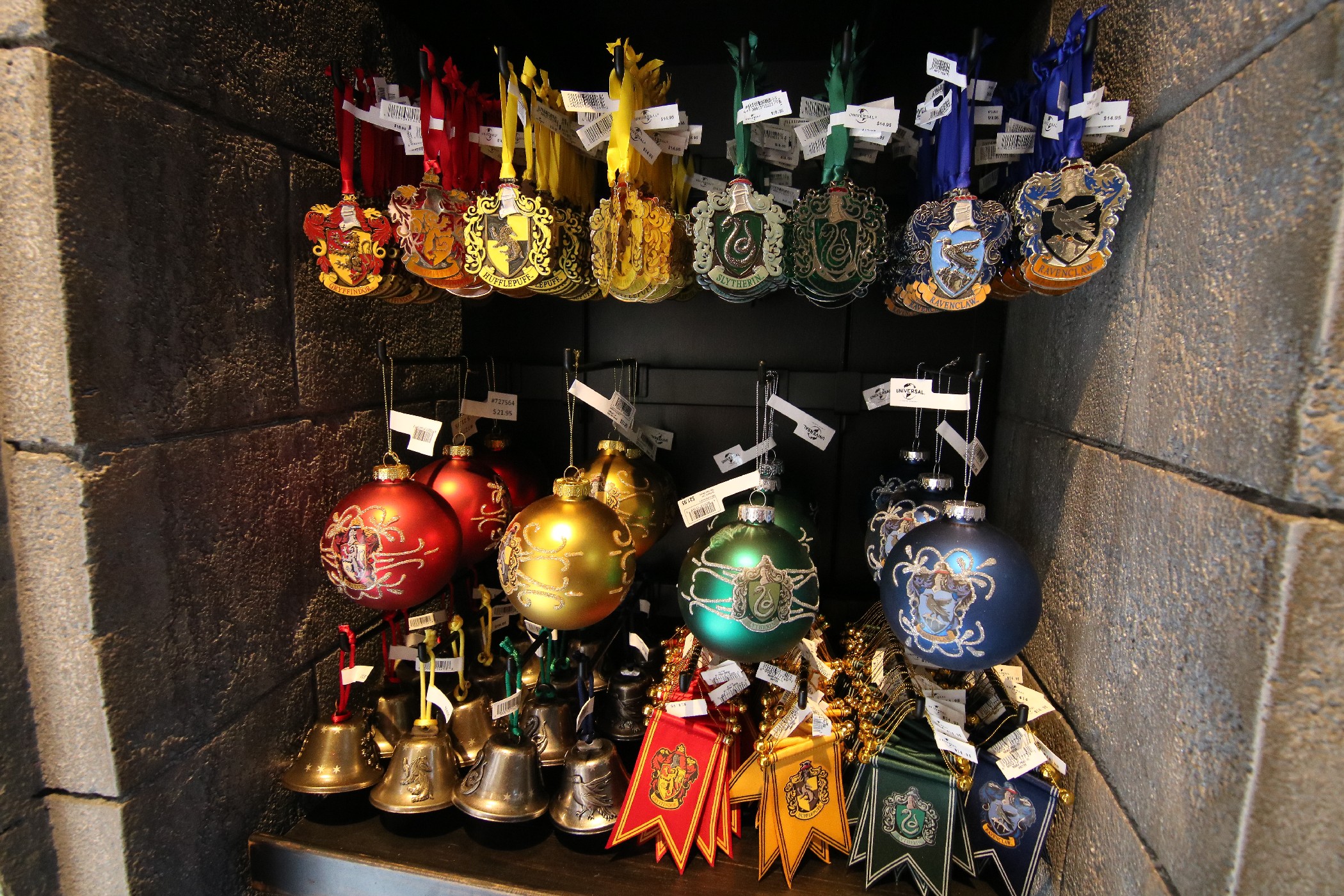 Harry Potter-Themed Christmas Decorations for Sale at Wizarding World in  Orlando -  «
