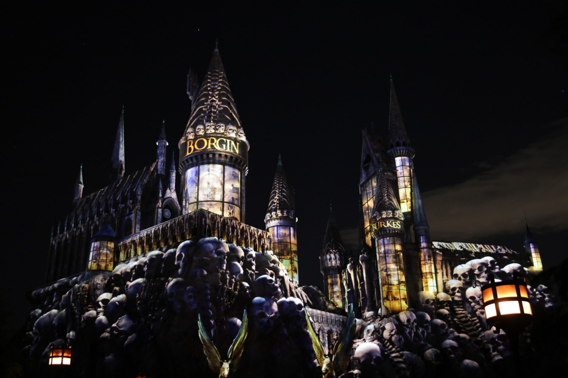  Dark Arts At Hogwarts Castle Nighttime Show Premieres At Universal