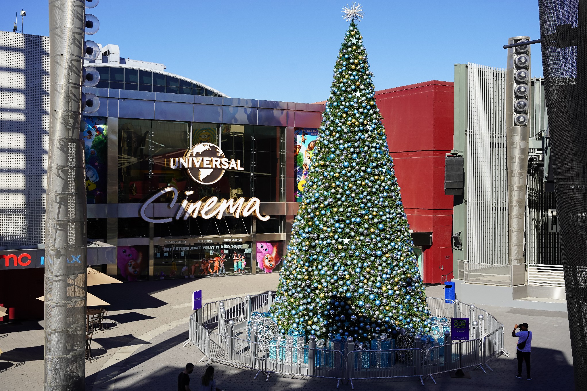 PHOTOS: 'Five Nights at Freddy's' Décor Added to Cinemark Theater in  Universal CityWalk Orlando - Disneyland News Today