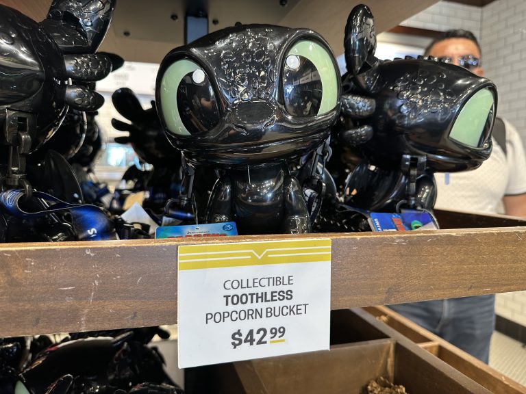 New Toothless from How to Train your Dragon Popcorn Bucket arrives at