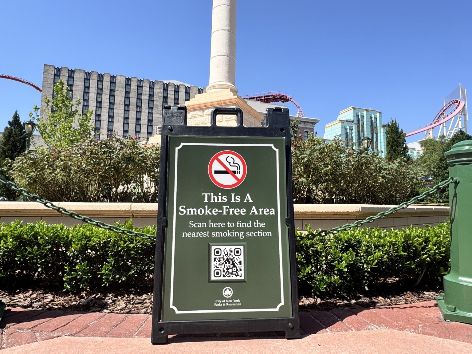Does Universal Have Smoking Areas